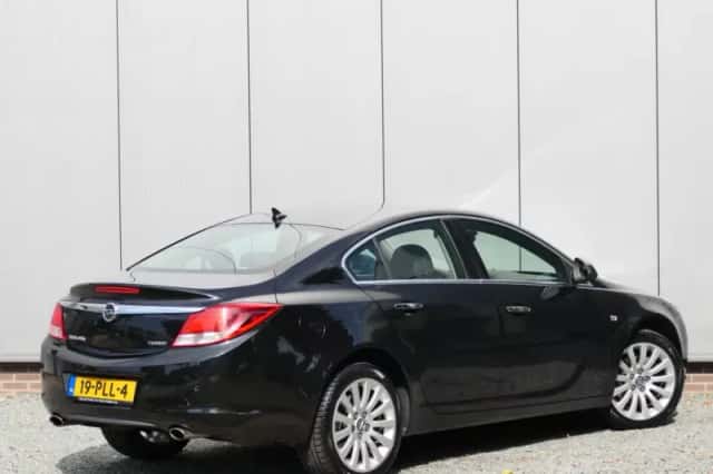 Opel Insignia (2011) thumbnail 2