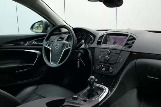 Opel Insignia (2011) thumbnail 3