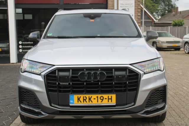 Audi Q7 (2021) thumbnail 4