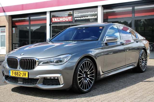 BMW 7-Serie (2018) thumbnail 1