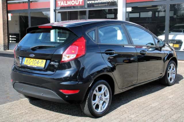 Ford Fiesta (2016) thumbnail 3