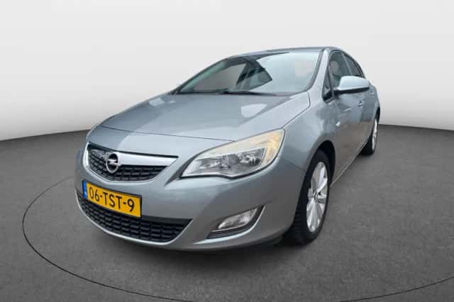 Opel Astra (2012) thumbnail 1