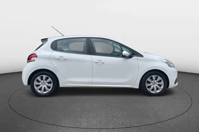 Peugeot 208 (2016) thumbnail 5