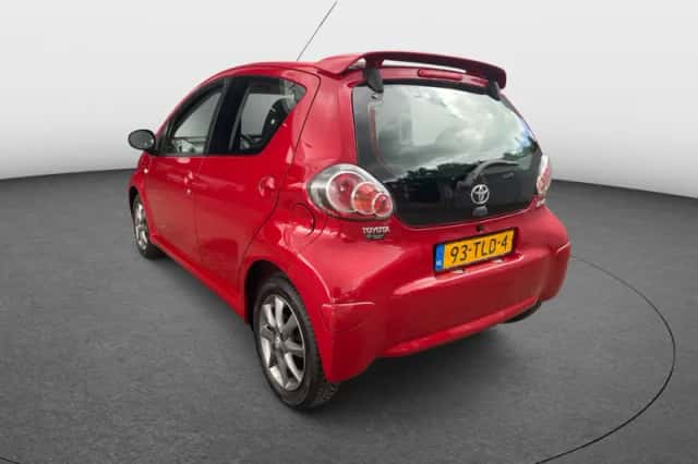 Toyota Aygo (2012) thumbnail 3