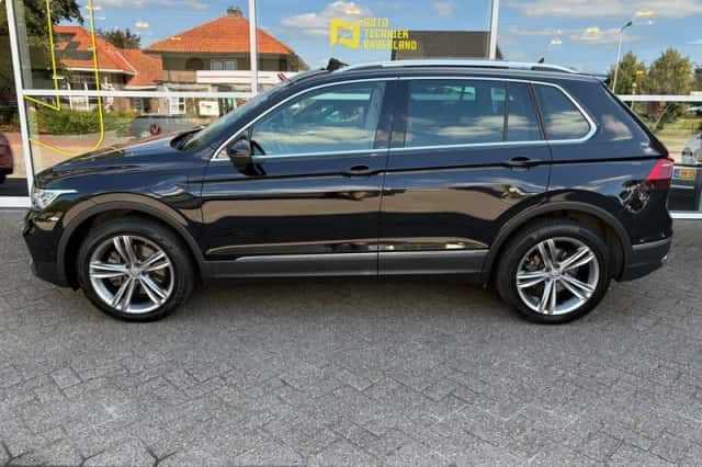 Volkswagen Tiguan (2023) thumbnail 2