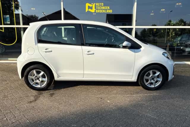 Volkswagen Up! (2020) thumbnail 3
