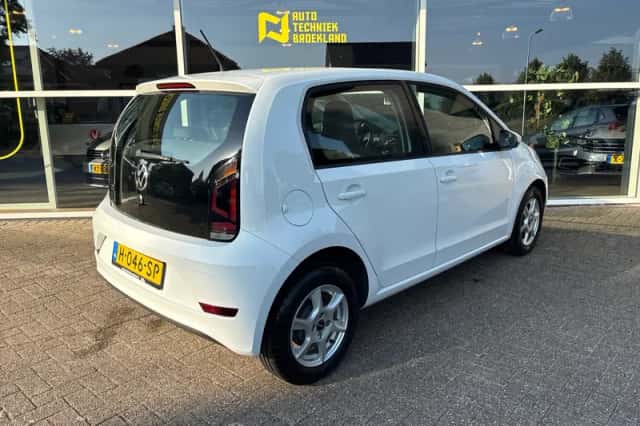 Volkswagen Up! (2020) thumbnail 4