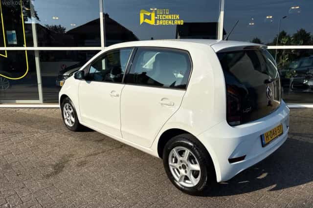 Volkswagen Up! (2020) thumbnail 5