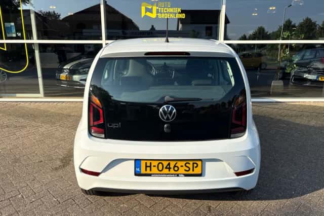 Volkswagen Up! (2020) thumbnail 6
