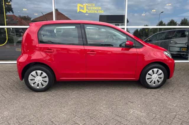 Volkswagen Up! (2018) thumbnail 3