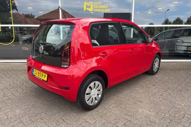 Volkswagen Up! (2018) thumbnail 4