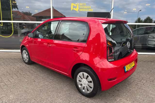 Volkswagen Up! (2018) thumbnail 5