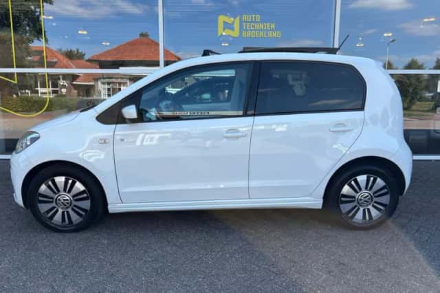 Volkswagen E-Up! (2015) thumbnail 2