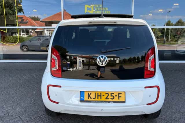 Volkswagen E-Up! (2015) thumbnail 6