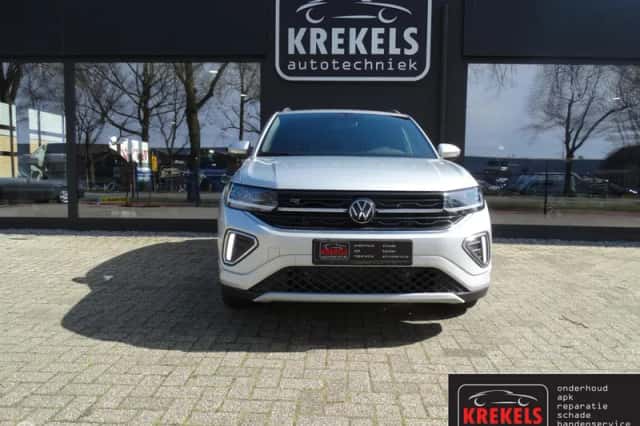 Volkswagen T-Cross (2024) thumbnail 2