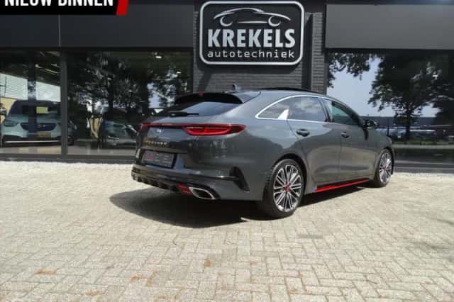 Kia Proceed (2021) thumbnail 5
