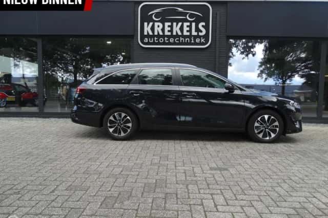 Kia Ceed Sportswagon (2022) thumbnail 4