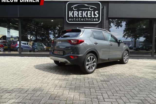 Kia Stonic (2022) thumbnail 5