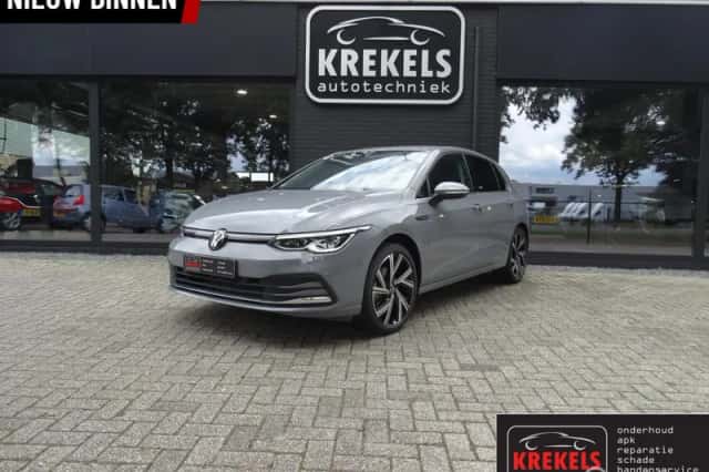 Volkswagen Golf (2024) thumbnail 1