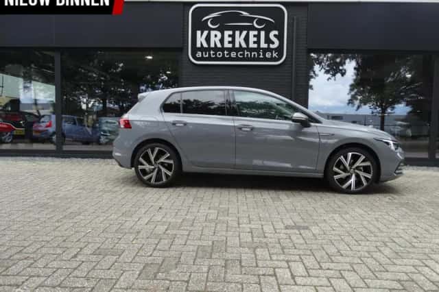 Volkswagen Golf (2024) thumbnail 4