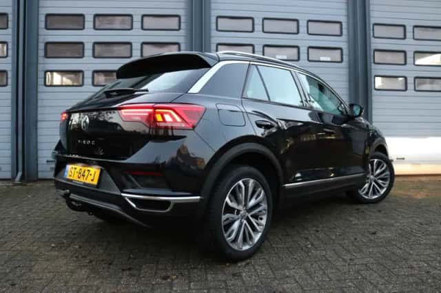 Volkswagen T-Roc (2018) thumbnail 3