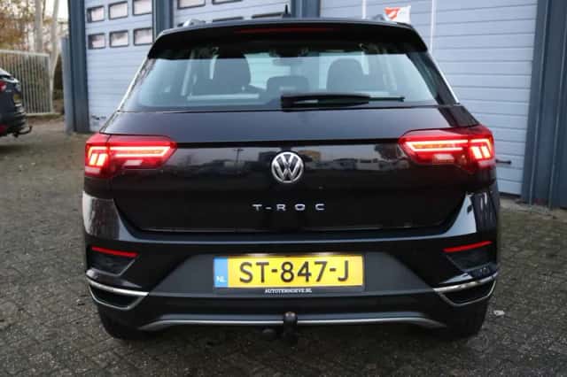 Volkswagen T-Roc (2018) thumbnail 5