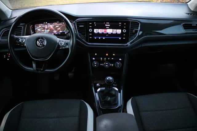 Volkswagen T-Roc (2018) thumbnail 6
