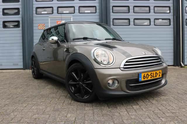 MINI Cooper (2011) thumbnail 1
