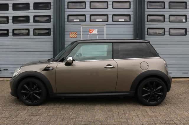 MINI Cooper (2011) thumbnail 5