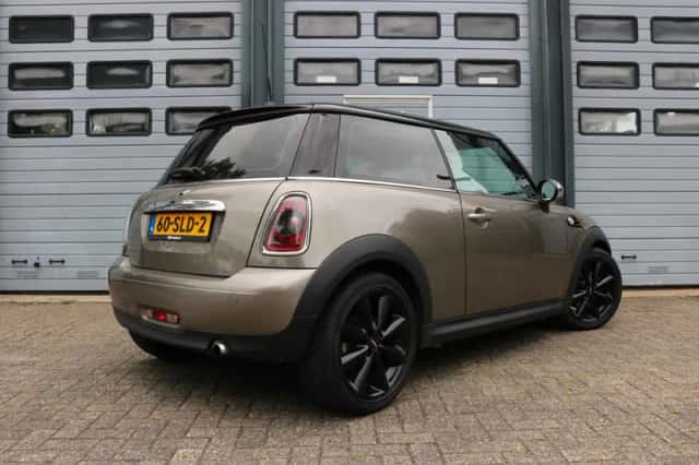 MINI Cooper (2011) thumbnail 6