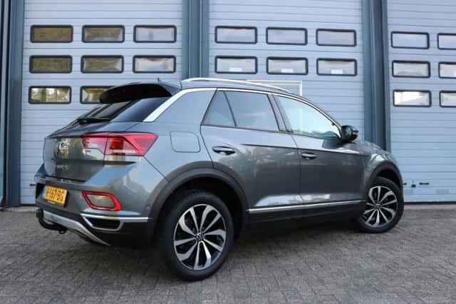 Volkswagen T-Roc (2022) thumbnail 3