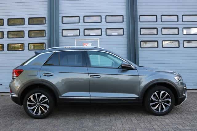 Volkswagen T-Roc (2022) thumbnail 4