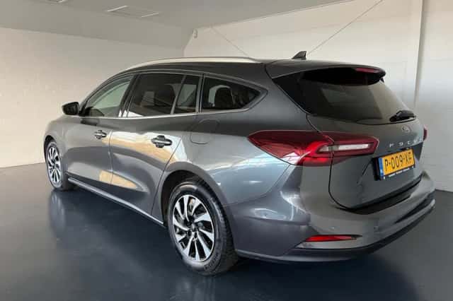 Ford Focus (2022) thumbnail 4