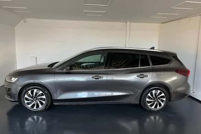 Ford Focus (2022) thumbnail 6