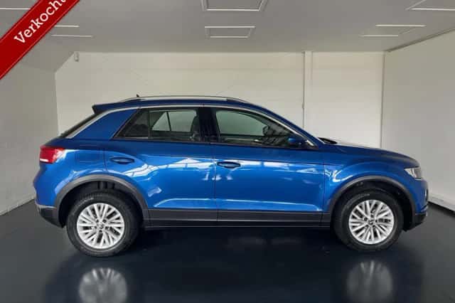 Volkswagen T-Roc (2021) thumbnail 3