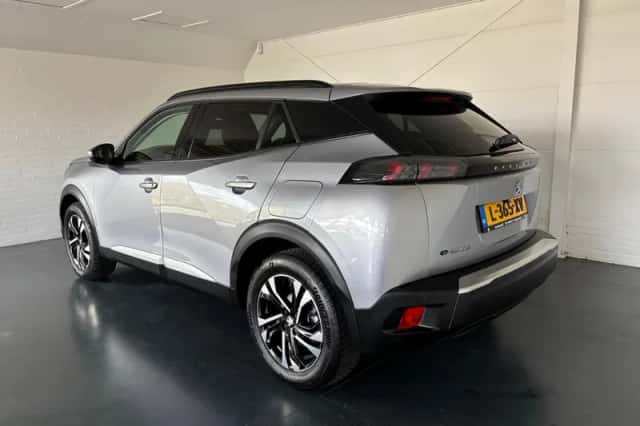 Peugeot e-2008 (2021) thumbnail 4