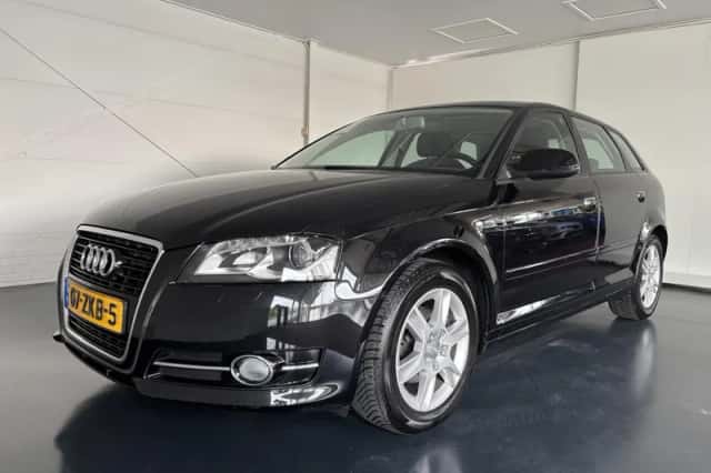 Audi A3 (2013) thumbnail 2