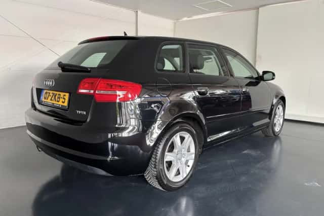 Audi A3 (2013) thumbnail 3