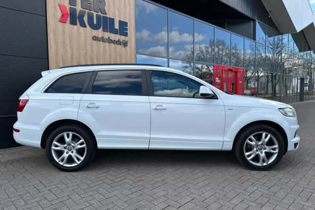 Audi Q7 (2015) thumbnail 6