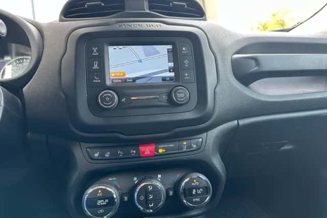 Jeep Renegade (2016) thumbnail 15