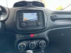 Jeep Renegade (2016) thumbnail 15