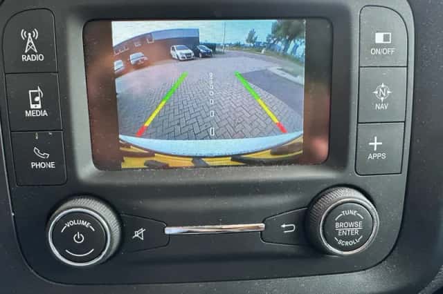 Jeep Renegade (2016) thumbnail 16