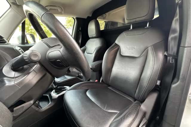 Jeep Renegade (2016) thumbnail 18