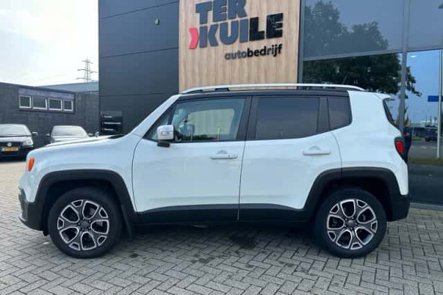 Jeep Renegade (2016) thumbnail 3