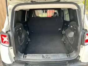 Jeep Renegade (2016) thumbnail 26