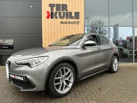 Alfa Romeo Stelvio (2017) thumbnail 1