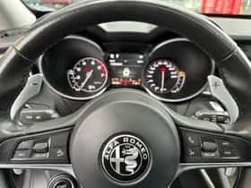 Alfa Romeo Stelvio (2017) thumbnail 11