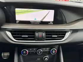 Alfa Romeo Stelvio (2017) thumbnail 13