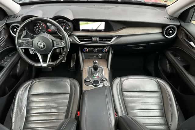 Alfa Romeo Stelvio (2017) thumbnail 17