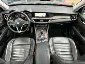 Alfa Romeo Stelvio (2017) thumbnail 17